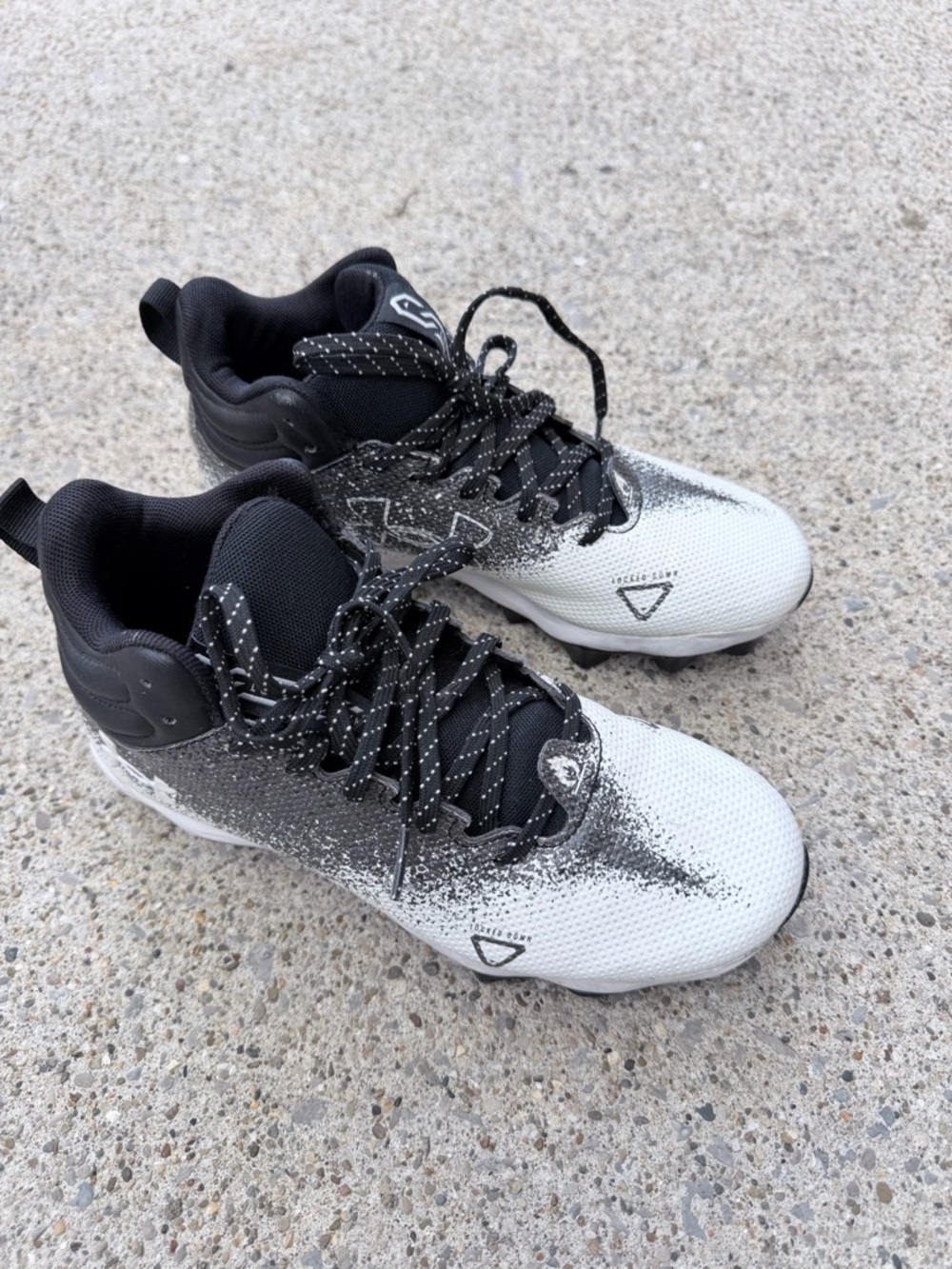 Under Armour Youth Football Cleats Size 5Y Black White Molded Stud “Locked Down”